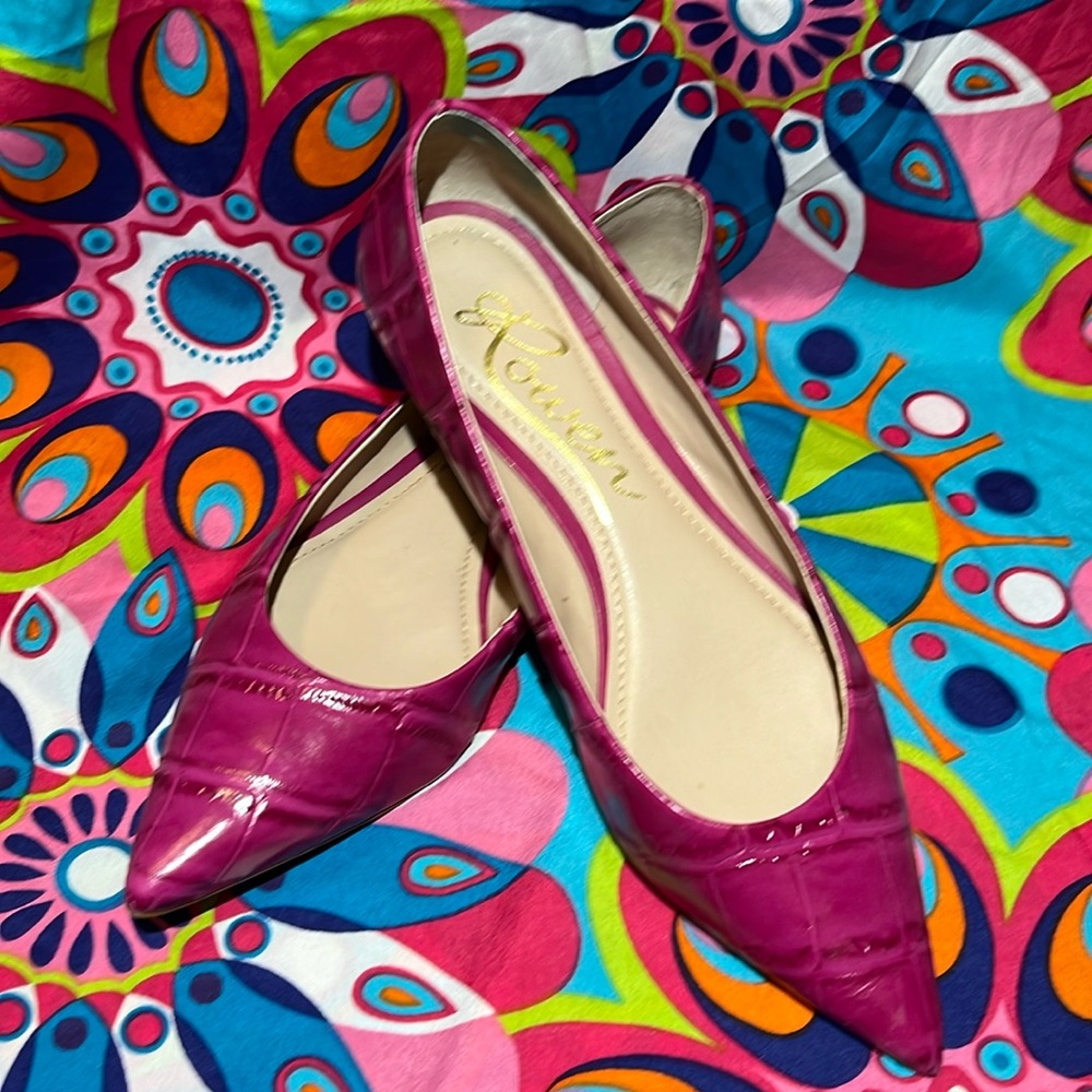 Like new Rowen flats. Pointed toes. SZ 7.5 fuchsia